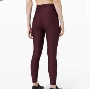 LULULEMON zoned in tight size 2 Cassis athletic workout‎ run gym 27"